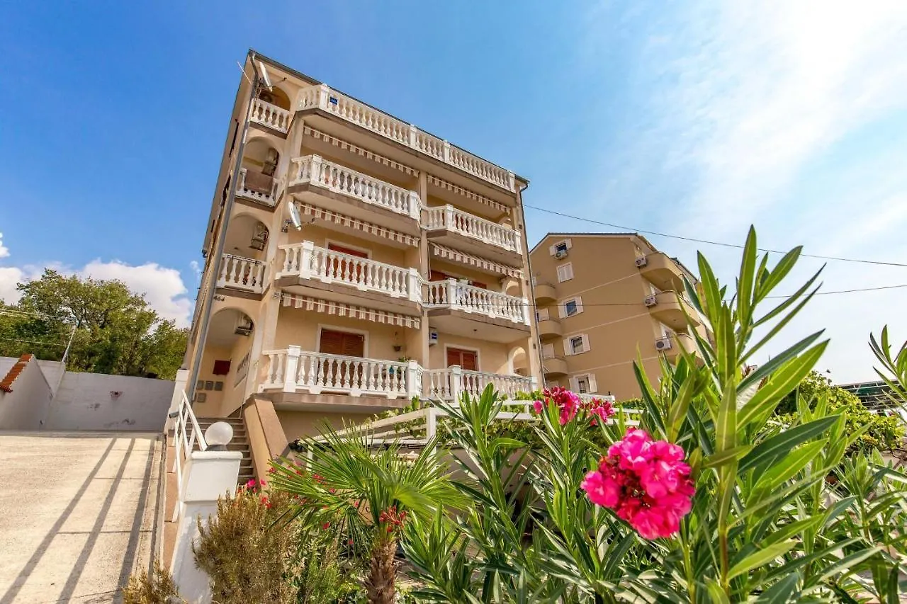 Apartment Eli Kacjak ドラマリ